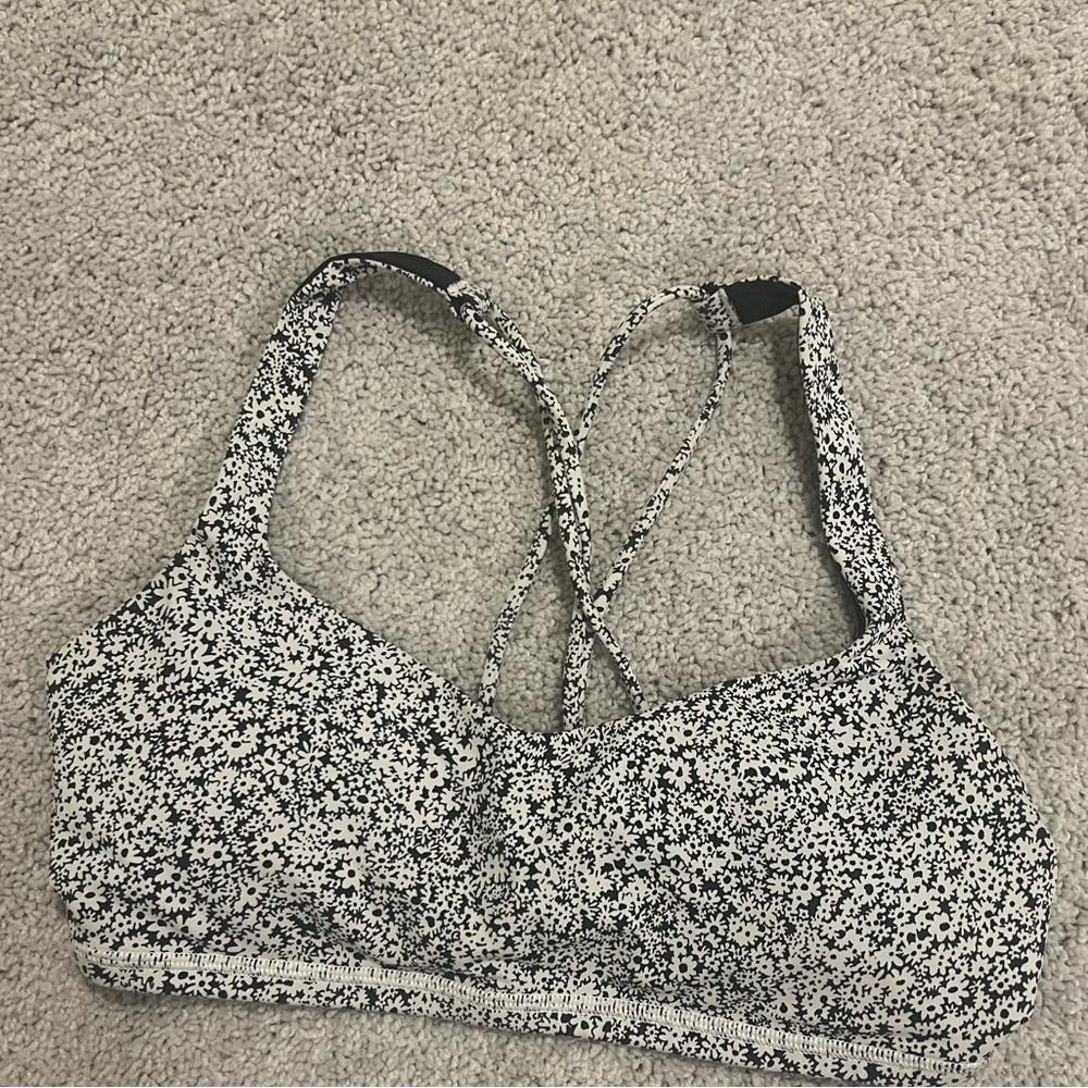 Lululemon sports bra. Size 6.